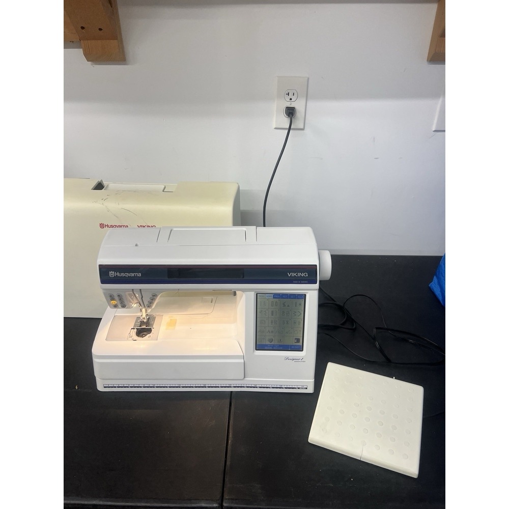 Husqvarna Viking Designer 1 usb Sewing Embroidery Machine READ LISTING